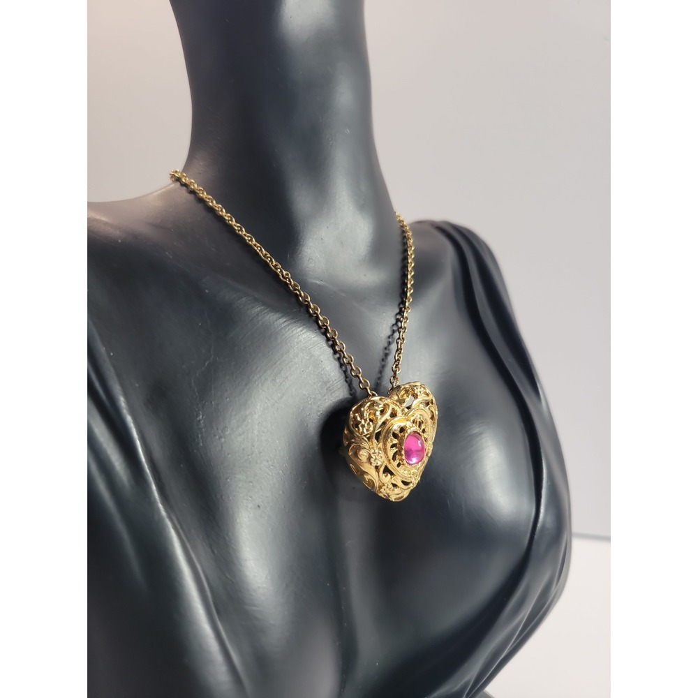 Gold Tone Filigree Heart Pendant Necklace Pink Accent Openwork Romantic Vintage